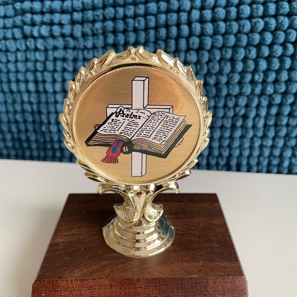 Bible The Cross Christian Religious Wreath Award Recognition Trophy - Picture 3 of 8